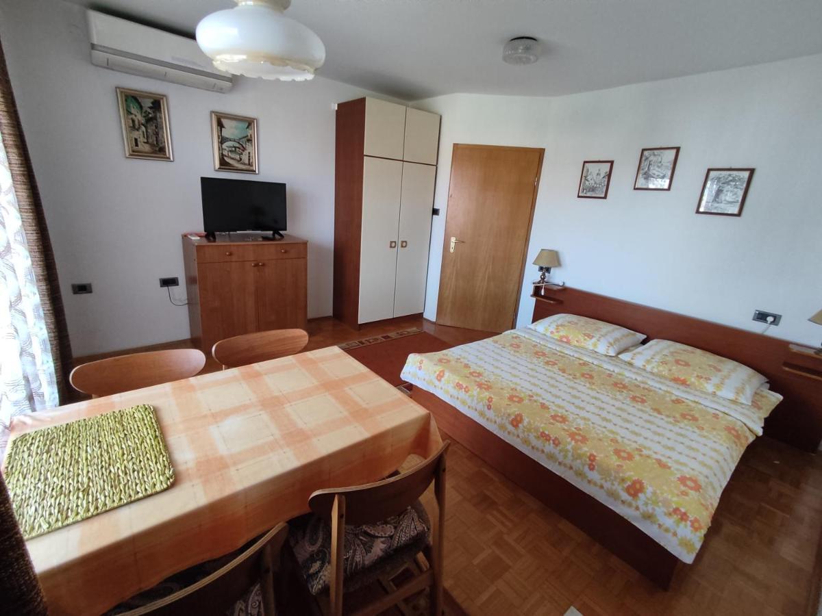 Apartments Samec 伊佐拉 外观 照片