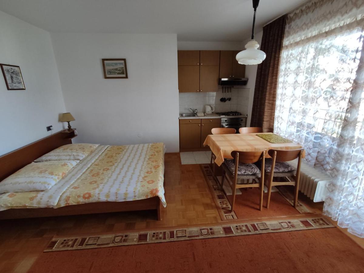 Apartments Samec 伊佐拉 外观 照片